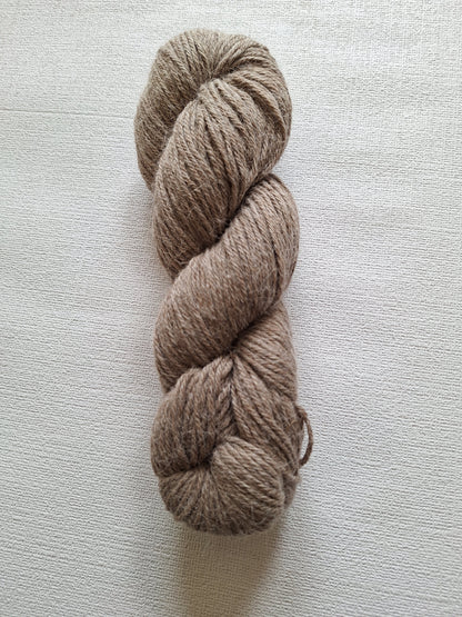 Naturfarget garn 4 tråd 210m/100g