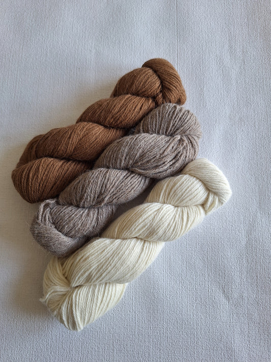 Naturfarget garn 4 tråd 210m/100g